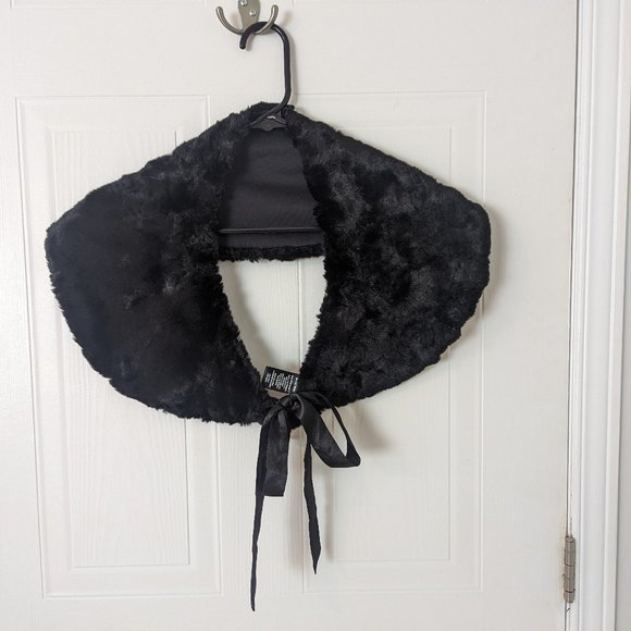 Faux- Fur Le Château Shrug No SZ / Unique - Picture 2 of 3